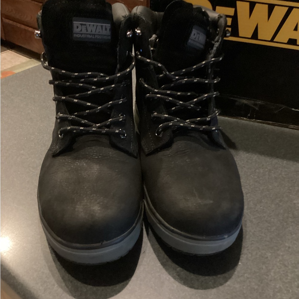 Dewalt work boots mens 9.5M
